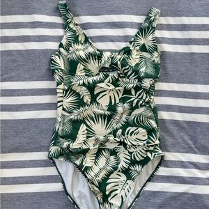 Shade & Shore Leafy Green Women’s Size Large Swim One Piece
